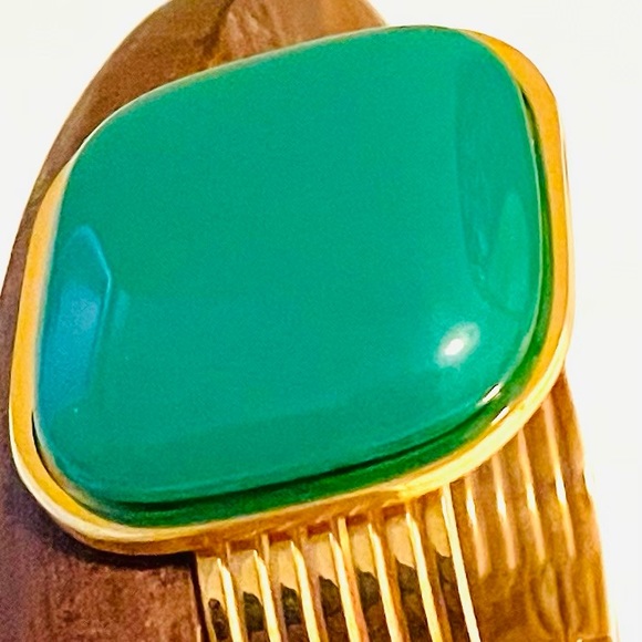 WOMEN'S GOLDEN BRACELET WITH GLAMOROUS DECORATIVE GREEN COLOR - Picture 2 of 9